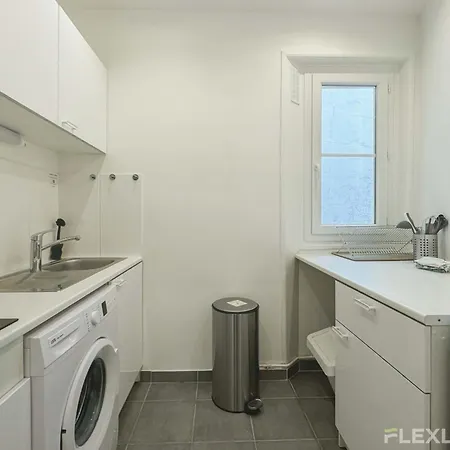 Spacious 4-bedroom In 14 - Alesia Apartment